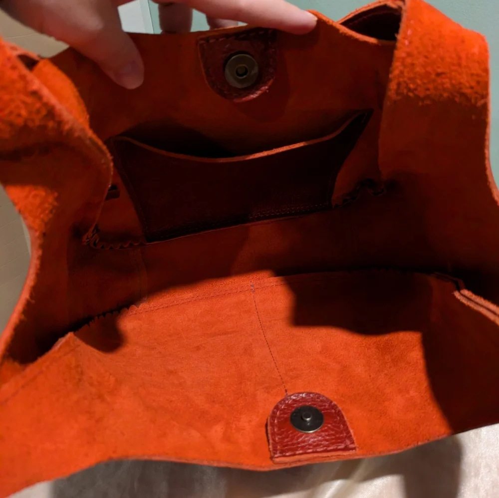 **SOLD**. 'Almost Perfect' Madison Shoulder Bag - Picture 7 of 10